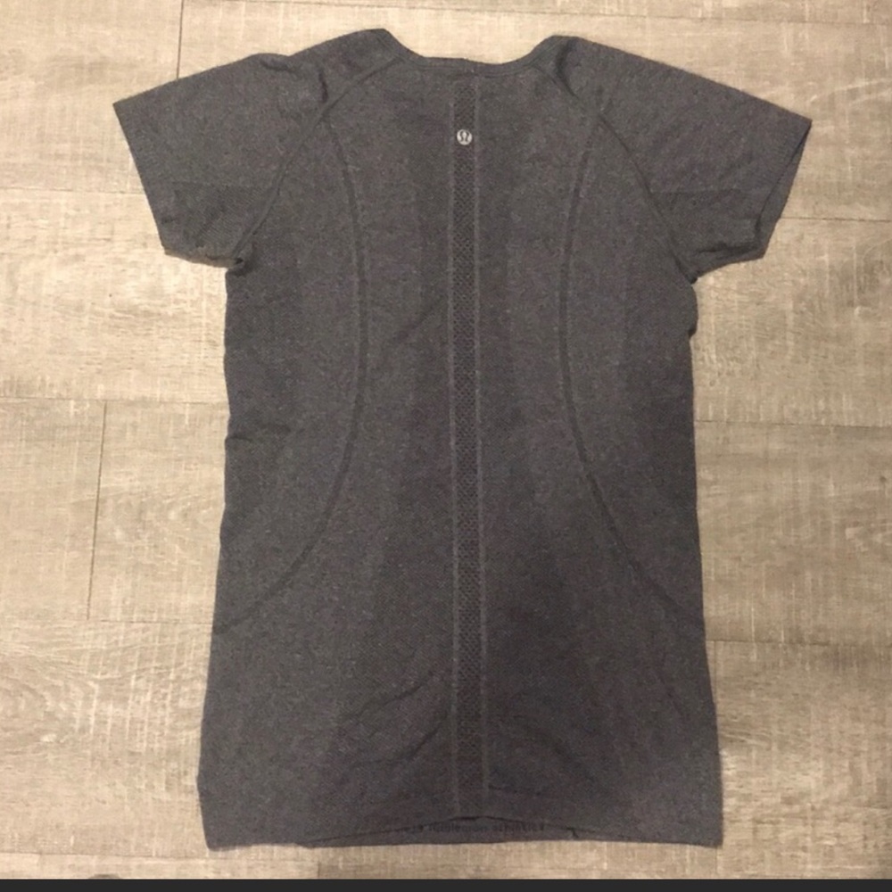 Lululemon grey shirt